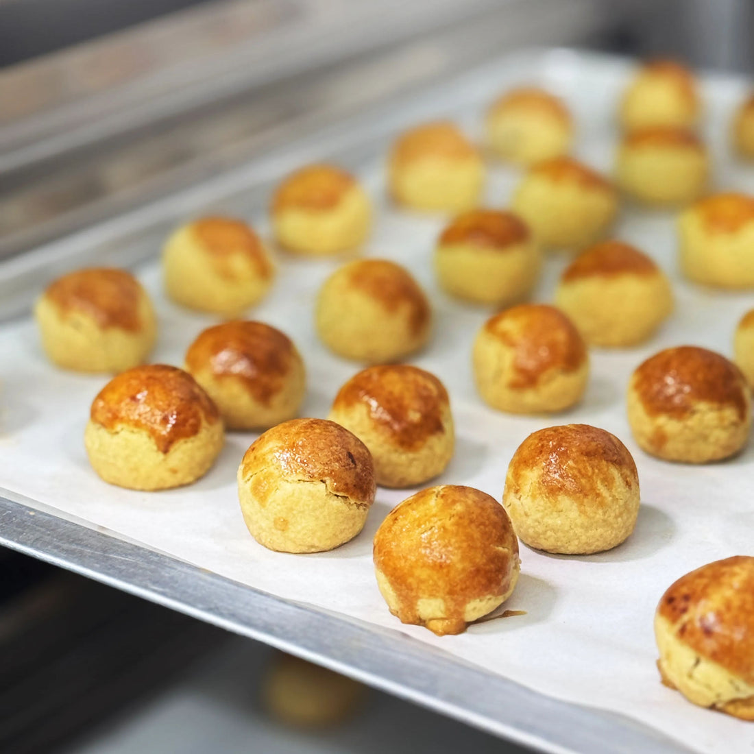 Golden Pineapple Tart (Ball)