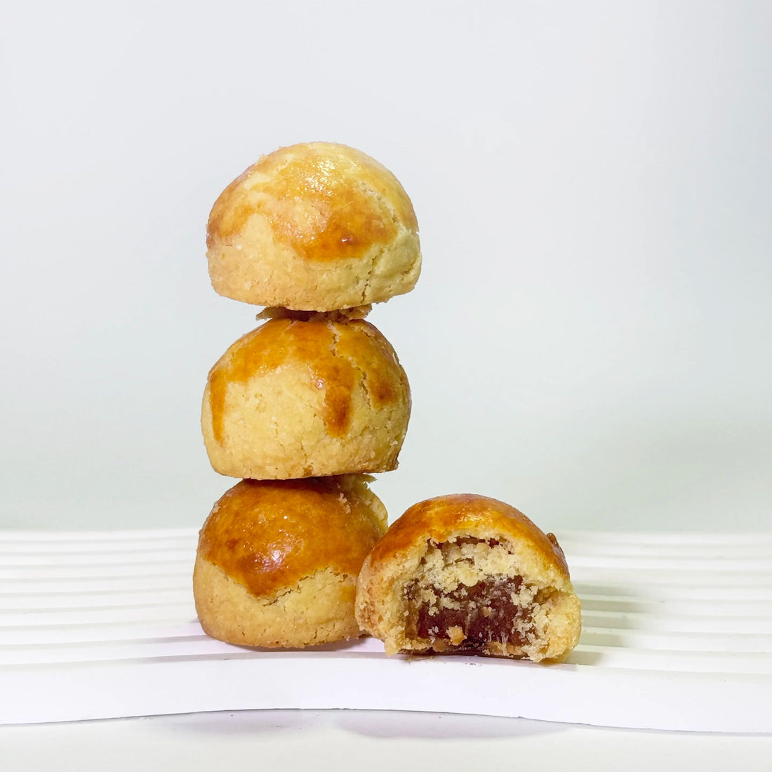Golden Pineapple Tart (Ball)